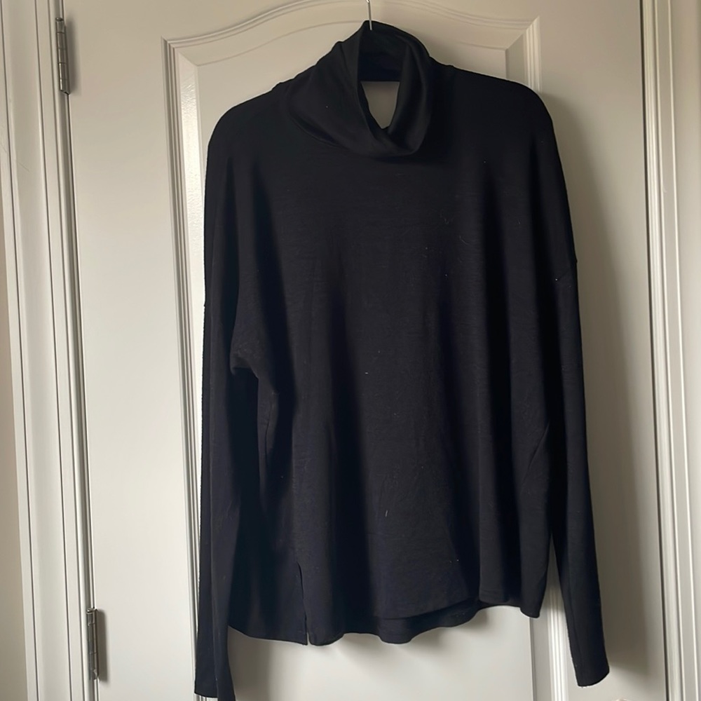 Rag & Bone, Sz:L, Relaxed fit, Lightweight turtleneck sweater w/ key hole back